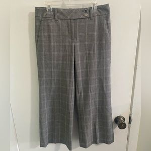 White House Black Market Cropped Flare trousers pants Ladies 00.